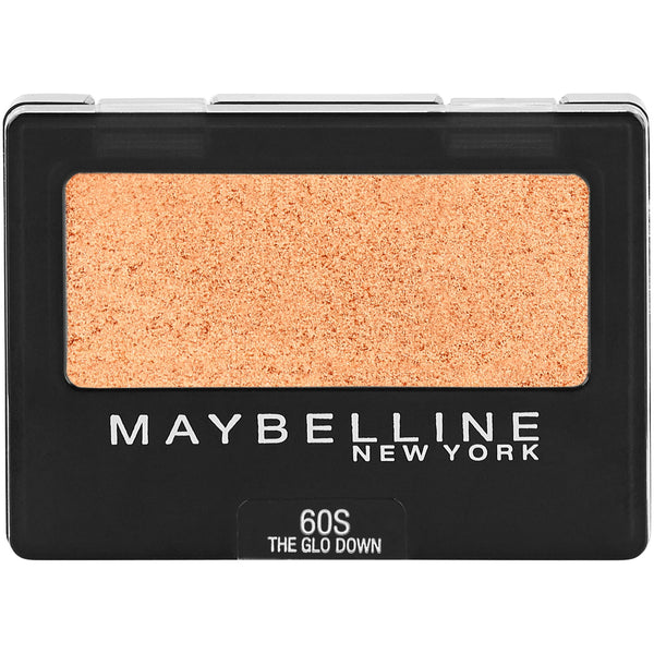 El experto en Maybelline usa sombra de ojos monos el brillo hacia abajo